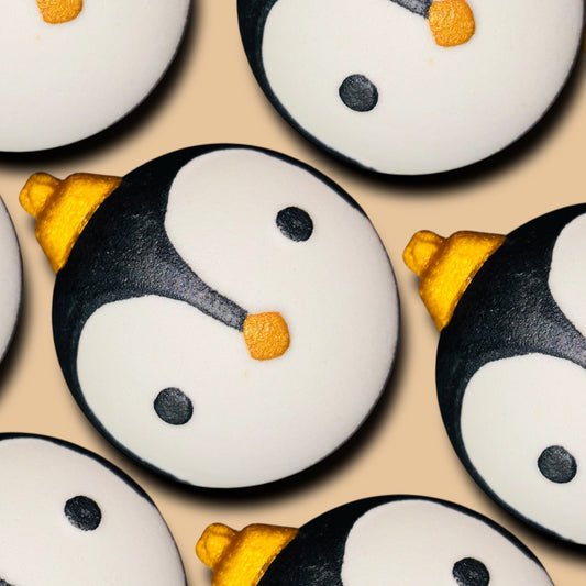 Large Penquin Bauble Bath Bomb